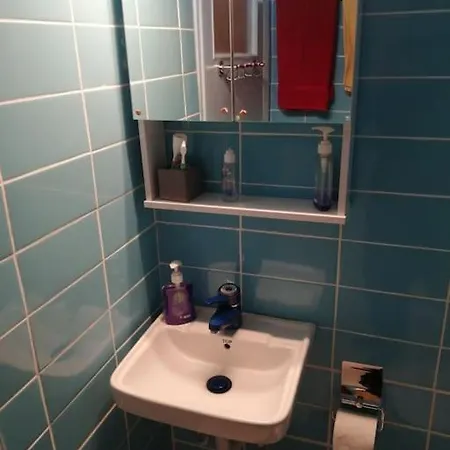 Apartment ανακαινισμένο 8 λεπτά από το μετρό.