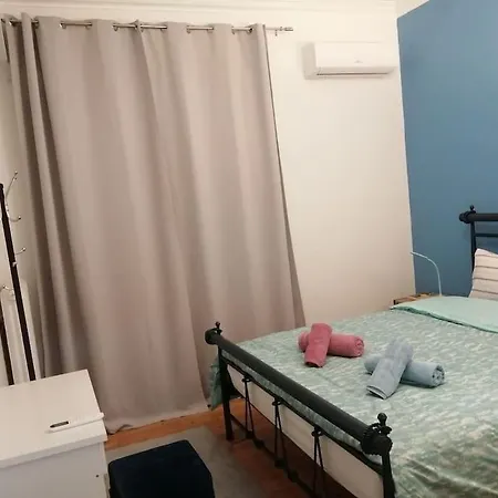 ανακαινισμένο 8 λεπτά από το μετρό. Apartment Athens