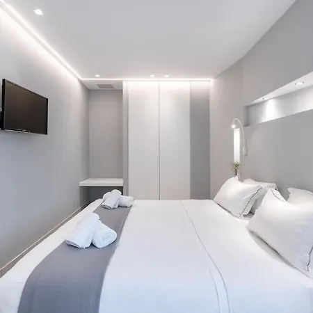 The Hostmaster Grande Acropolis Apartment