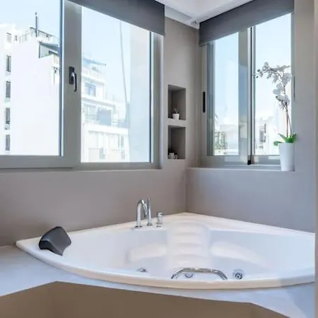 The Hostmaster Grande Acropolis Apartment