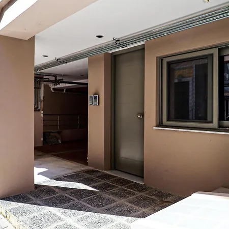 Cutie In Koukaki Apartment *