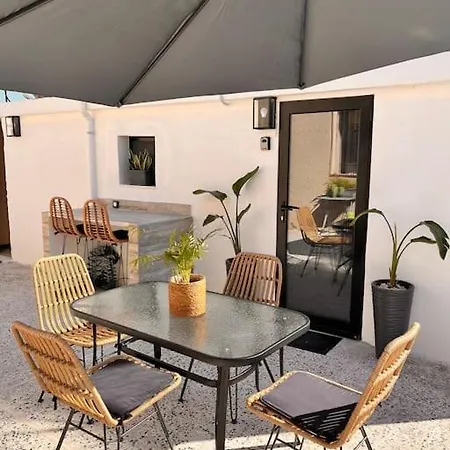 2 Apartment *
