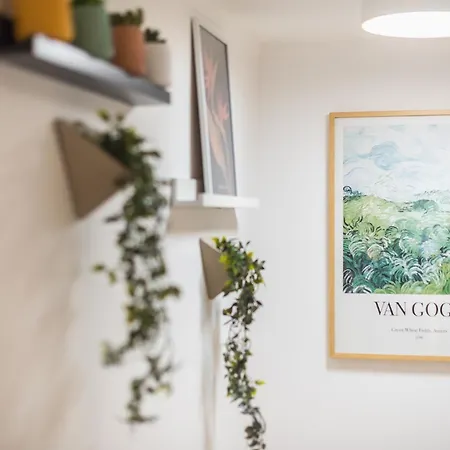 Apartment The Business By Cloudkeys