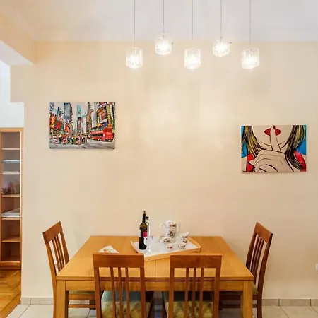 Appartement Strawberry Hideaway - Chic Retreat *