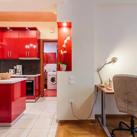 Strawberry Hideaway - Chic Retreat