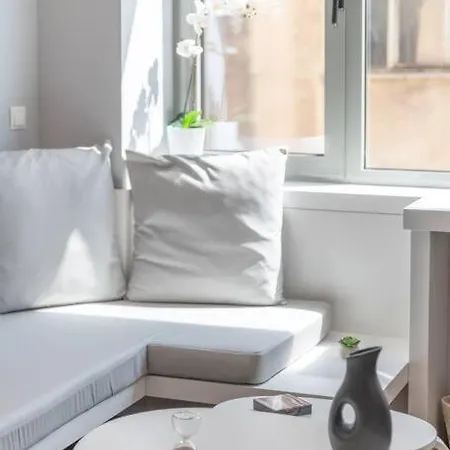 The Hostmaster Infinity Apartment *