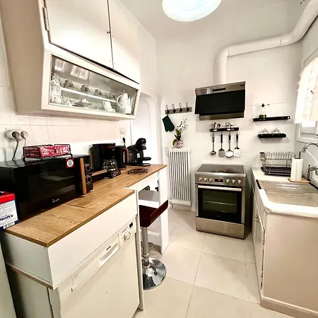 100 M2 In The Center Of Athens