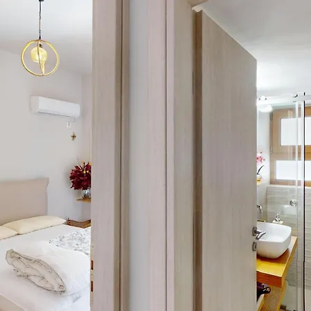 υπέροχο νέο ρετιρέ στην γλυφάδα Apartment