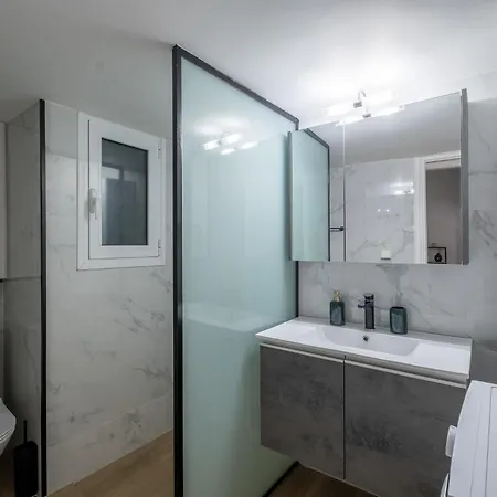 Apartment Lovely And Modern 3bd Close To Ampelokipoi Metro Athens