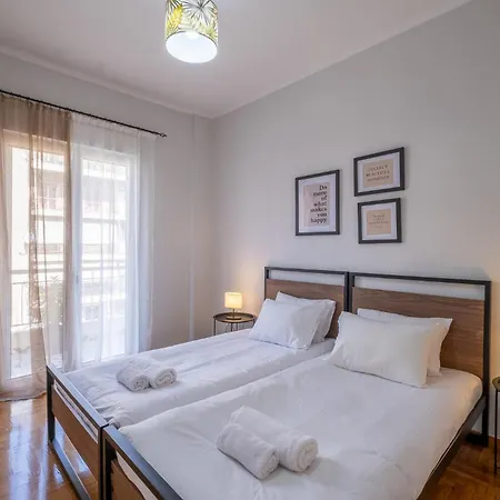 Lovely And Modern 3bd Close To Ampelokipoi Metro Apartment