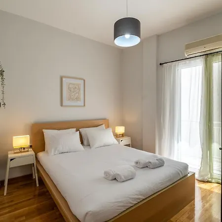 Lovely And Modern 3bd Close To Ampelokipoi Metro Apartment