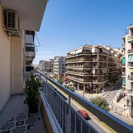 Lovely And Modern 3bd Close To Ampelokipoi Metro