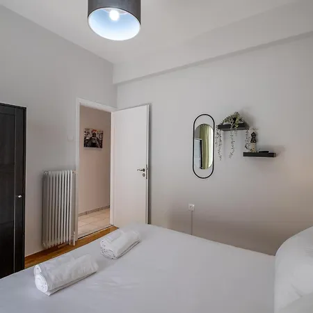 Lovely And Modern 3bd Close To Ampelokipoi Metro Apartment Athens
