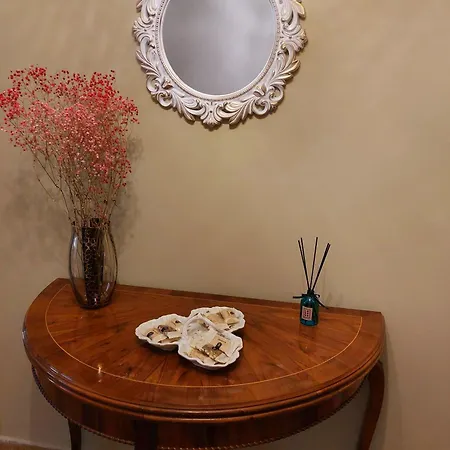 Pinelopi's Apartment *