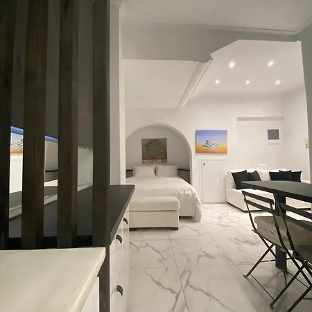 Elegant Escapes Plaka