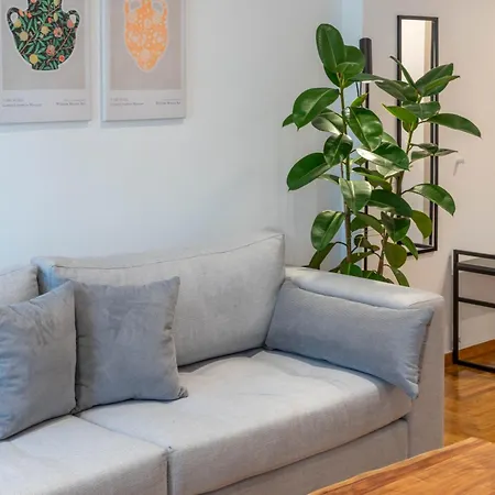 Comfort Oasis: Work-friendly Space W/fiber Net Apartment