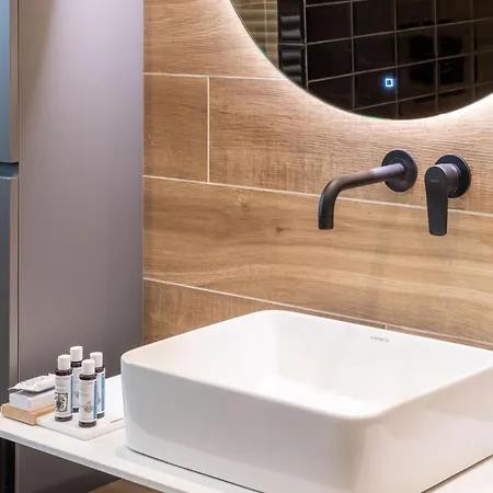 Comfort Oasis: Work-friendly Space W/fiber Net
