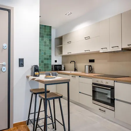 Comfort Oasis: Work-friendly Space W/fiber Net Apartment Athens