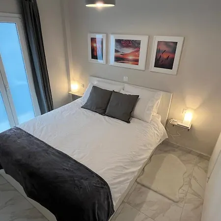Apartment 4 Newly Renovated Charming Steps From Panormou Metro Station *