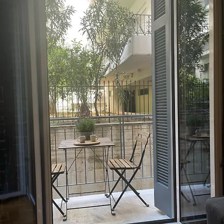 Antinoros Inn, Stylish Apartment,3' To Metro Apartment *