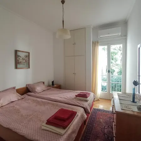 3-generations Athenian Apartment *