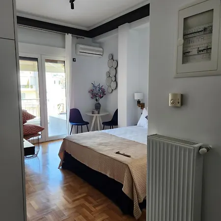 Bachelor Penthouse With Roof Garden Access, 15 M Walk To Acropolis Apartment