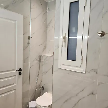 Apartment Bachelor Penthouse With Roof Garden Access, 15 M Walk To Acropolis