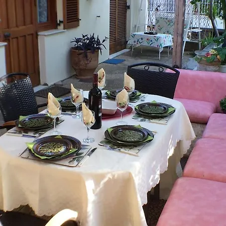 Riviera Garden Recluse, Close To Sea N Holiday home *