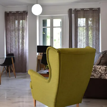 Apartment Sunny On The 2nd Floor In Bohemian Psiri In Athens' Historic Center-in Vivo