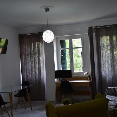 Apartment Sunny On The 2nd Floor In Bohemian Psiri In Athens' Historic Center-in Vivo