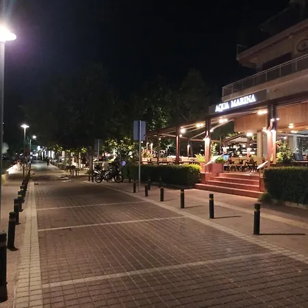 Vouliagmeni Riviera Center Between And Athens