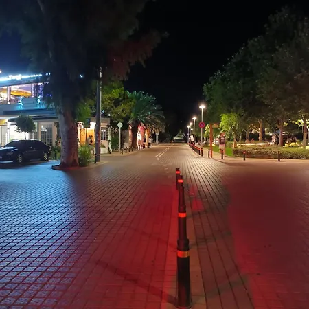 Vouliagmeni Riviera Center Between And Athens
