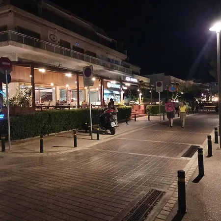 Vouliagmeni Riviera Center Between And Athens