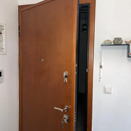 Apartment Cozy With Big Veranda Near Centre And Metro Tram *