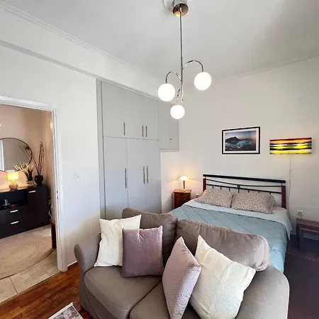 Apartment Cozy With Big Veranda Near Centre And Metro Tram