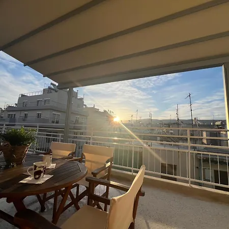 Apartment Cozy With Big Veranda Near Centre And Metro Tram