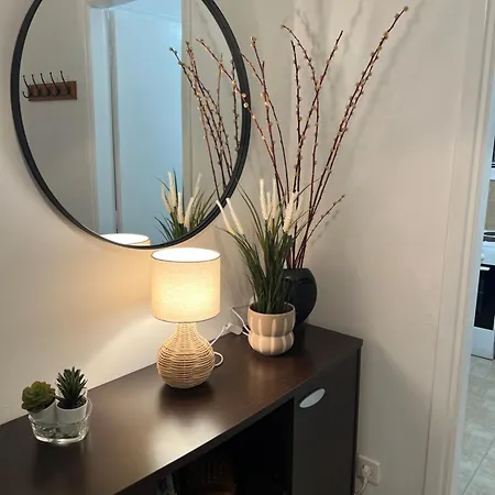 Apartment Cozy With Big Veranda Near Centre And Metro Tram *