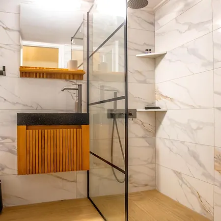 Apartment ηappy House