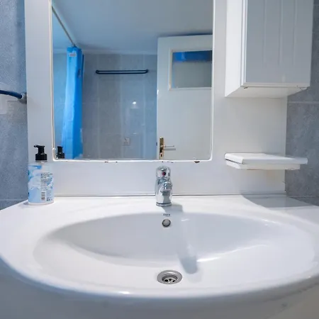 N.kosmos Metro St. 1 Bedroom 5 Pers Flat By Mps