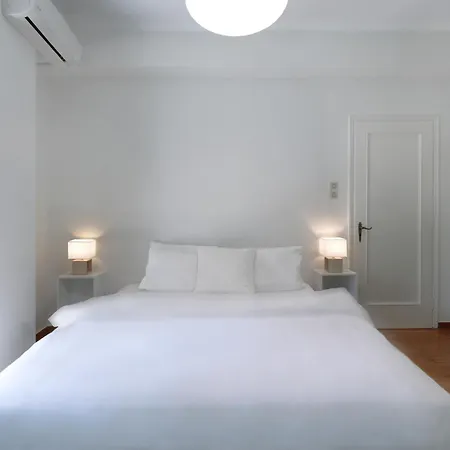 דירה Chic Renovated Hideaway In Vibrant Square אתונה