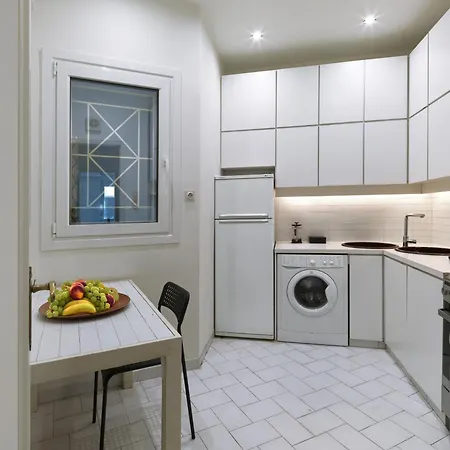 דירה Chic Renovated Hideaway In Vibrant Square אתונה