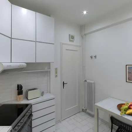 דירה Chic Renovated Hideaway In Vibrant Square *