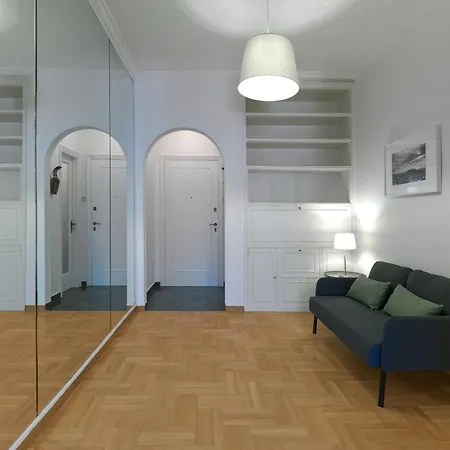 דירה Chic Renovated Hideaway In Vibrant Square אתונה