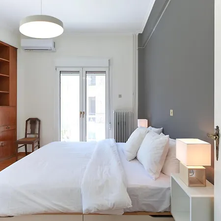 Chic Renovated Hideaway In Vibrant Square אתונה