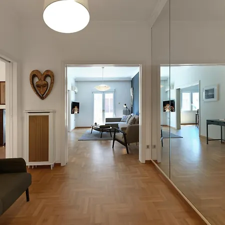 דירה Chic Renovated Hideaway In Vibrant Square
