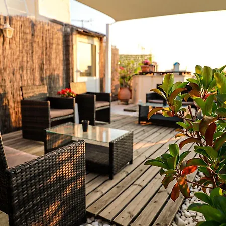 Apartment Bachelor Penthouse With Roof Garden Access, 15 M Walk To Acropolis