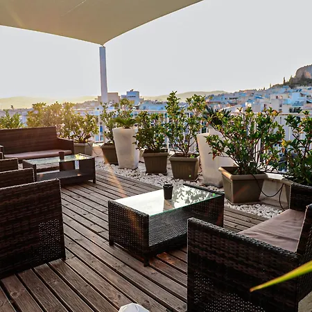 Apartment Bachelor Penthouse With Roof Garden Access, 15 M Walk To Acropolis *