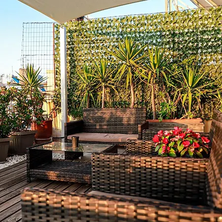 Apartment Bachelor Penthouse With Roof Garden Access, 15 M Walk To Acropolis