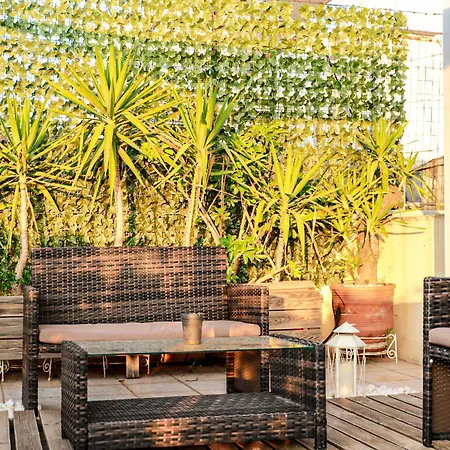 Bachelor Penthouse With Roof Garden Access, 15 M Walk To Acropolis Athens