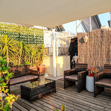 Bachelor Penthouse With Roof Garden Access, 15 M Walk To Acropolis